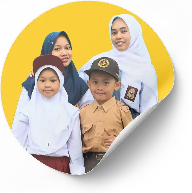 Siswa SD dan guru mengenakan seragam Khairunnisa